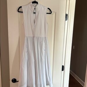 Elegant White Sleeveless Dress